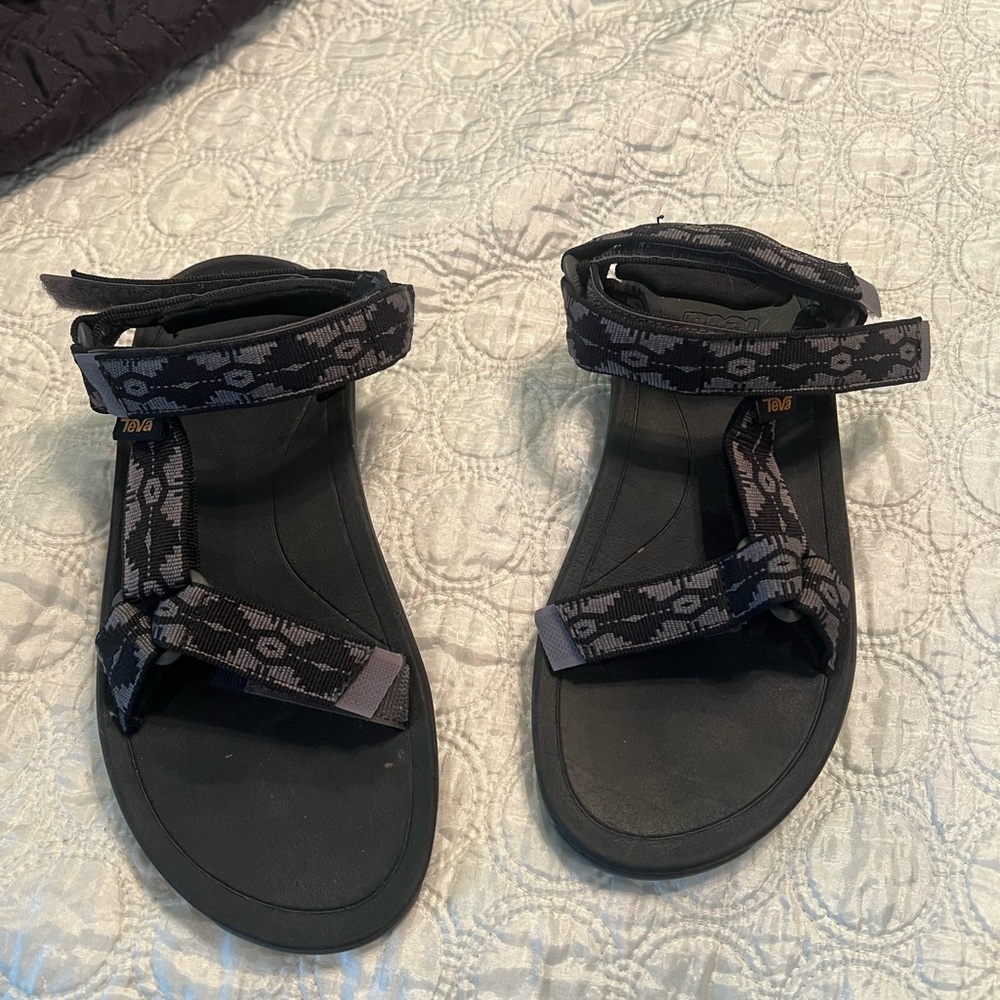Teva big boy sandals EUC SZ 38 euro